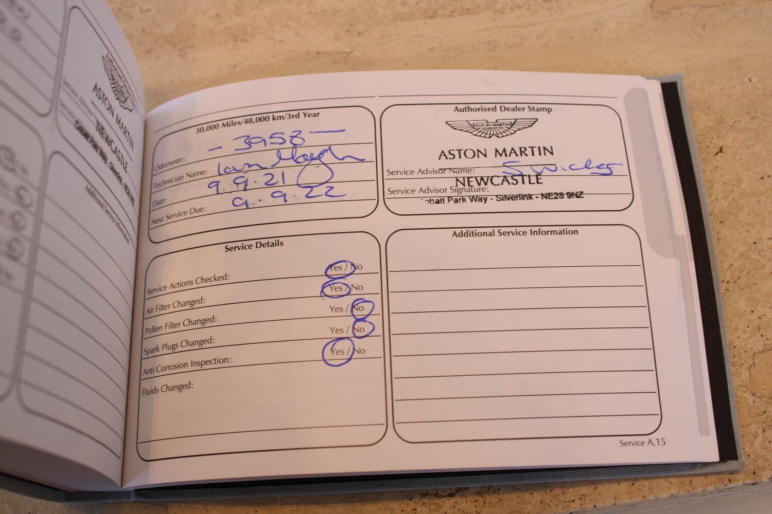 Used Aston Martin DB11 for sale - 77853202: Photo 30