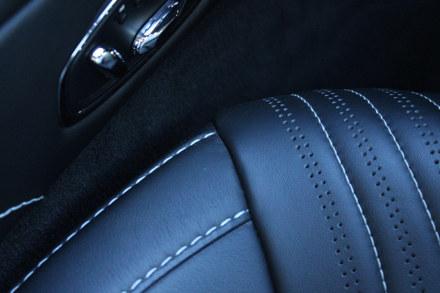 Used Aston Martin DB11 for sale - 77853202: Photo 38