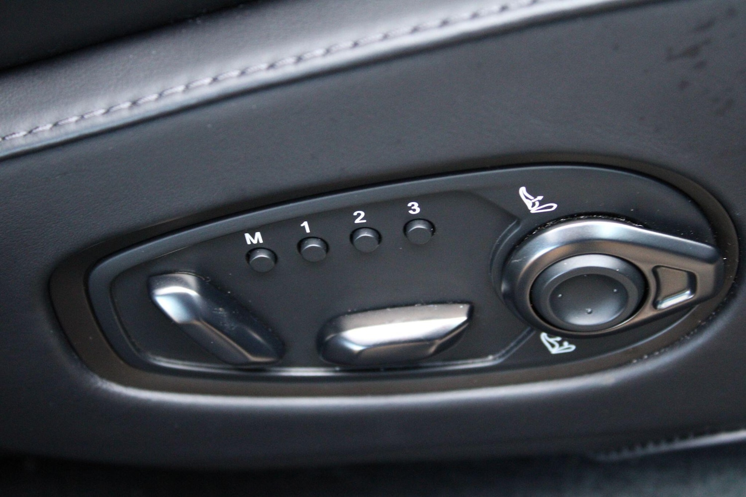 Used Aston Martin DBX 2024 for sale - 77216155: Photo 14