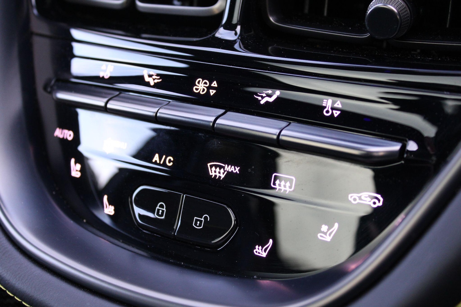 Used Aston Martin DBX 2024 for sale - 77216155: Photo 17