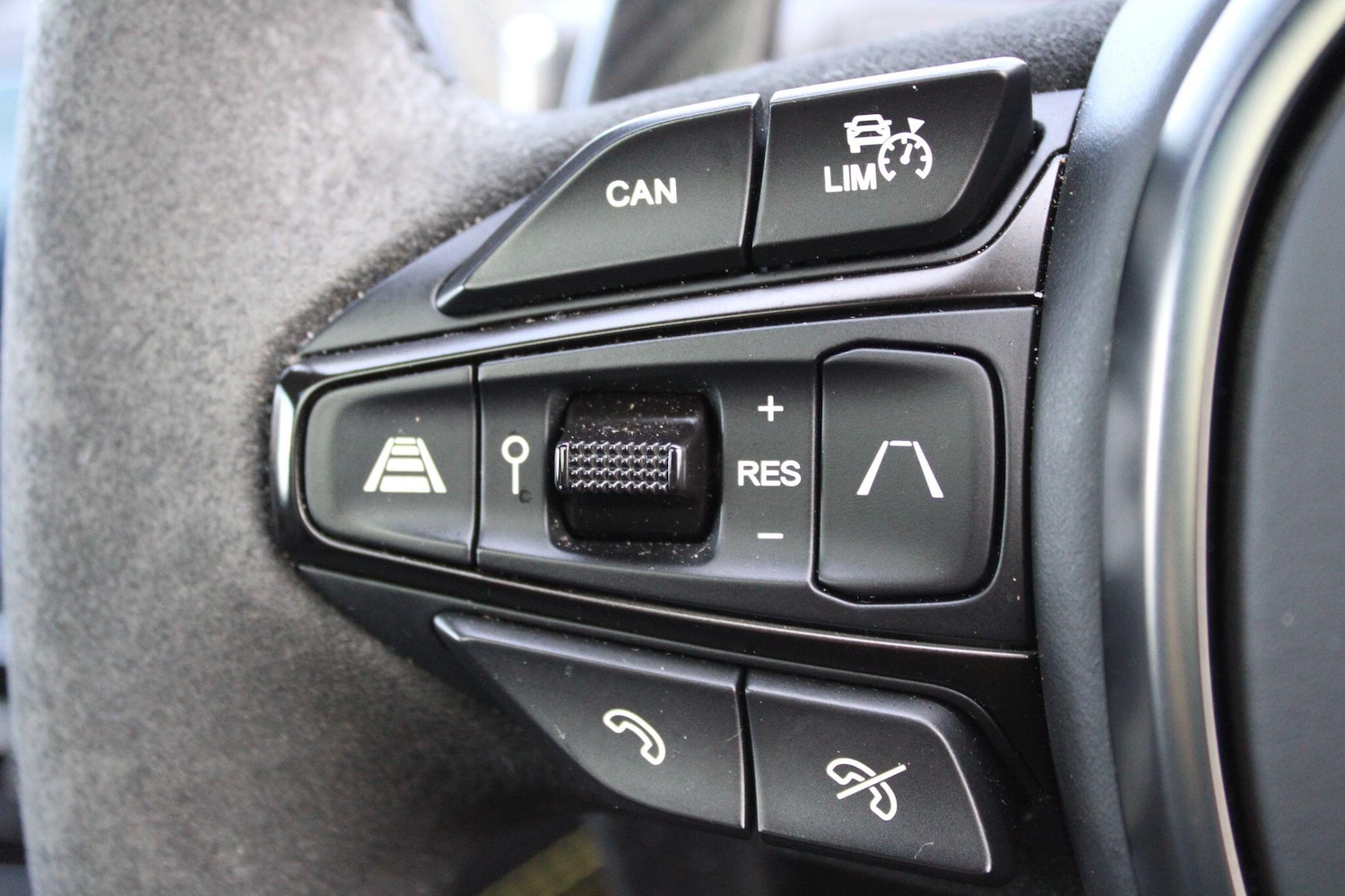 Used Aston Martin DBX 2024 for sale - 77216155: Photo 18