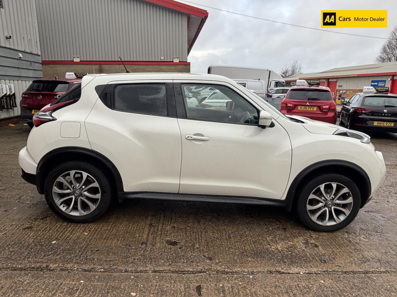 Used Nissan Juke 2015 for sale - 77170702: Photo 4