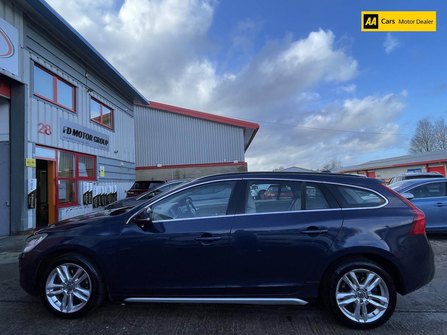 Used Volvo V60 2012 for sale - 77300651: Photo 4