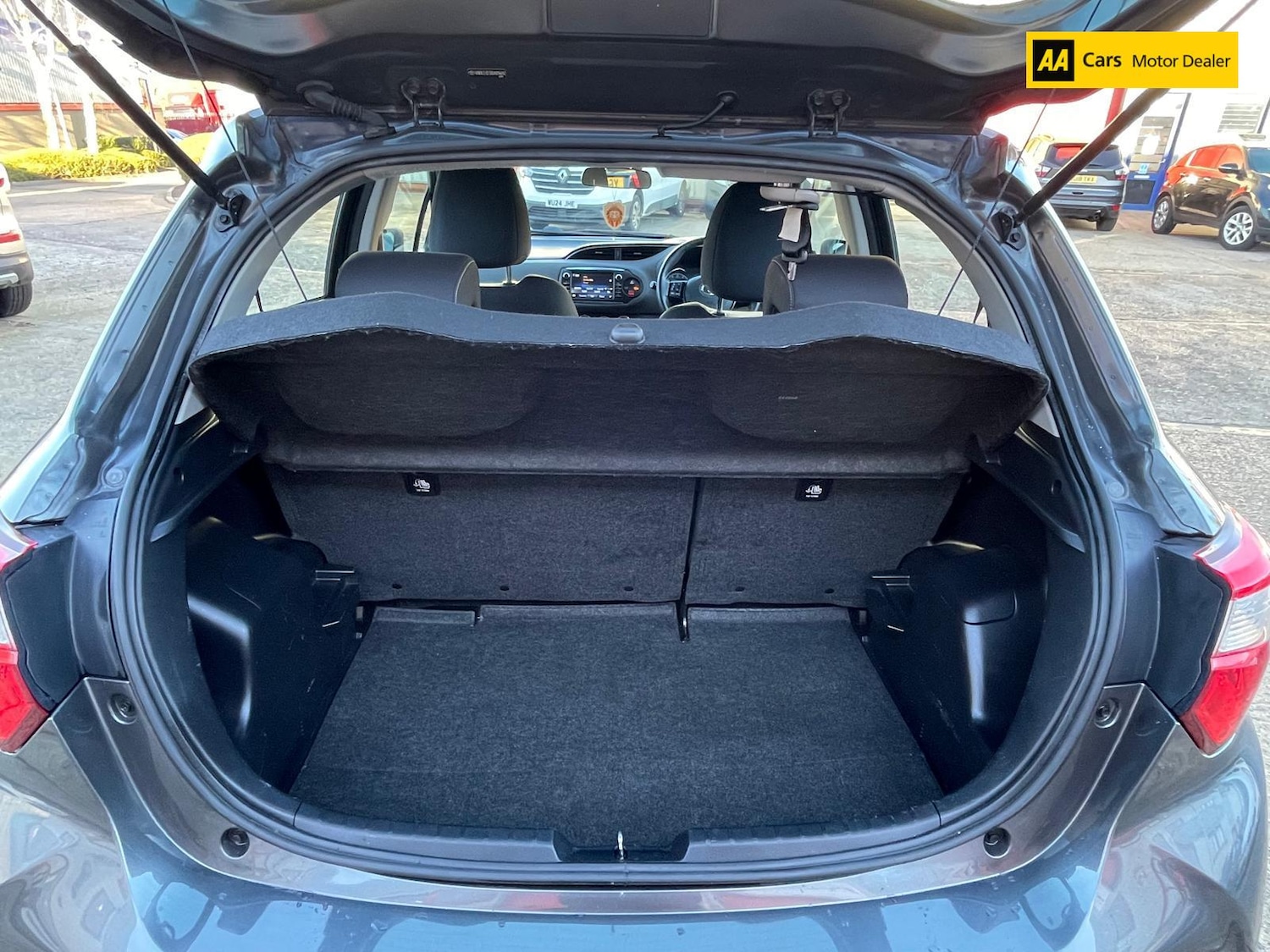 Used Toyota Yaris 2017 for sale - 77055750: Photo 11