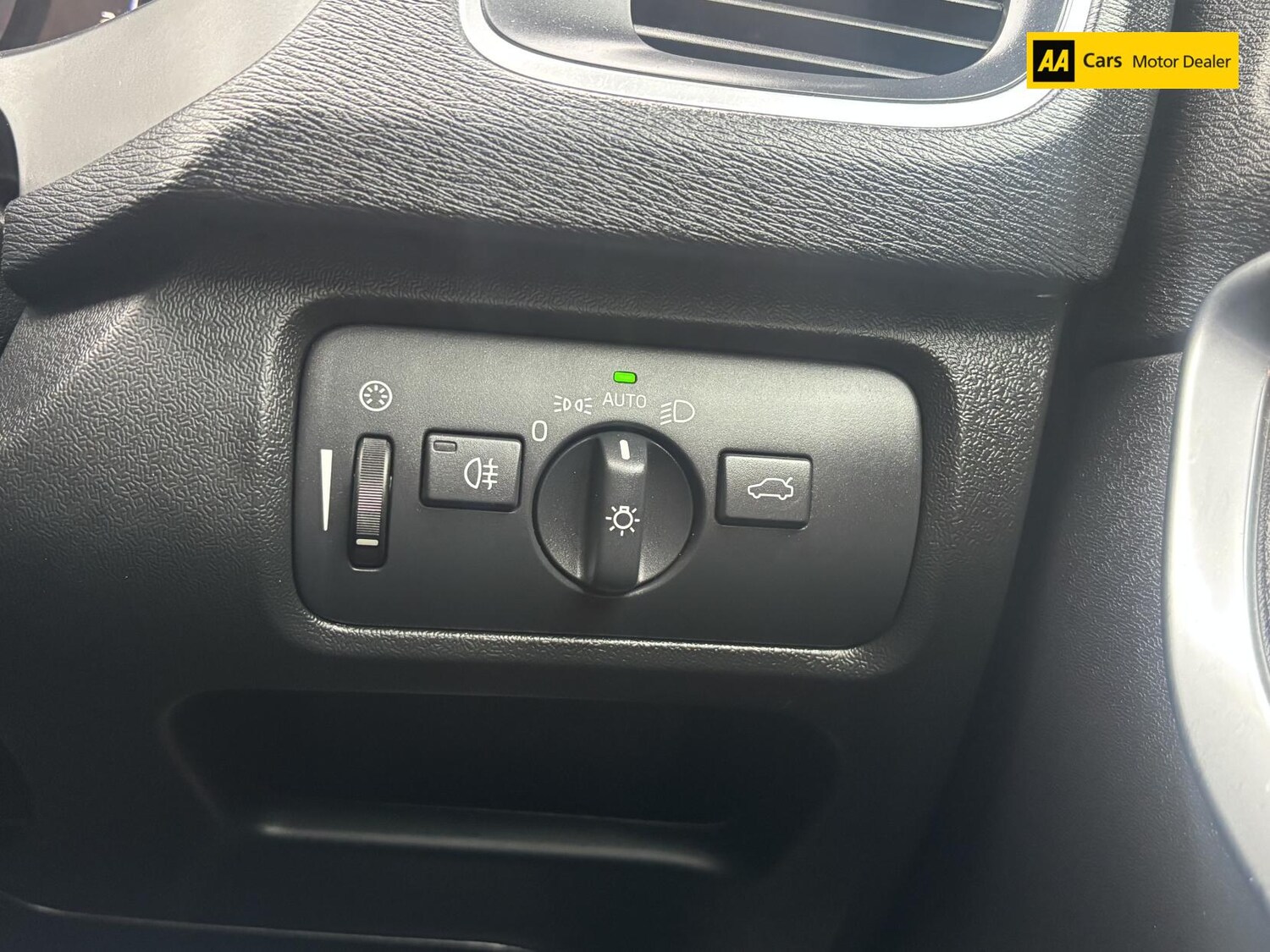 Used Volvo V40 2016 for sale - 77903515: Photo 17