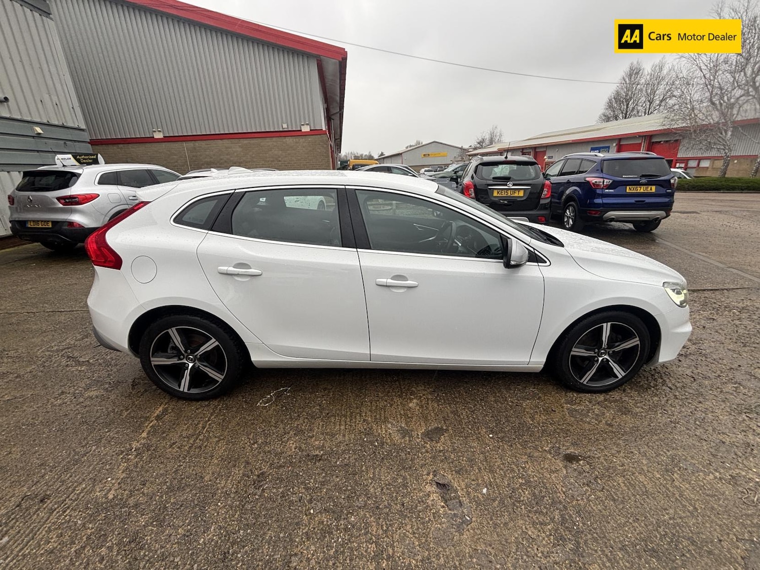 Used Volvo V40 2016 for sale - 77903515: Photo 2