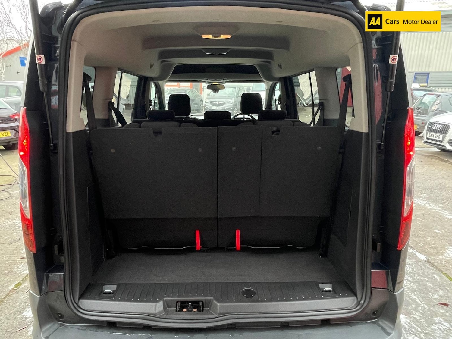 Used Ford Grand Tourneo Connect 2014 for sale - 76521255: Photo 29