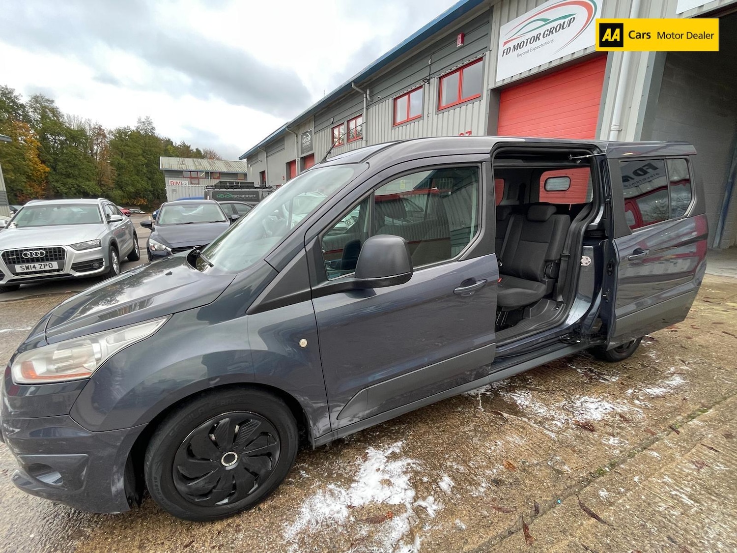 Used Ford Grand Tourneo Connect 2014 for sale - 76521255: Photo 4