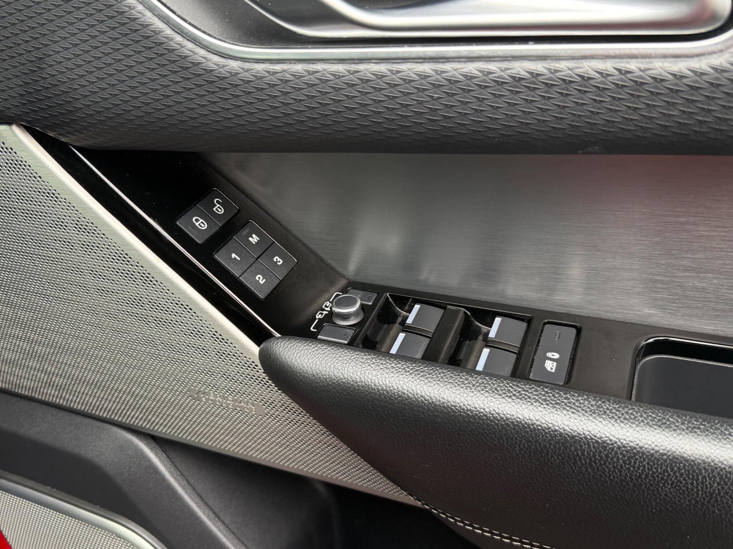 Used Land Rover Range Rover Velar 2019 for sale - 77376015: Photo 11