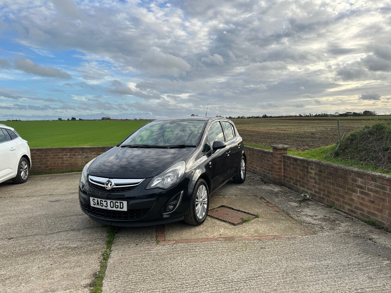 Used Vauxhall Corsa 2013 for sale - 76117132: Photo 2
