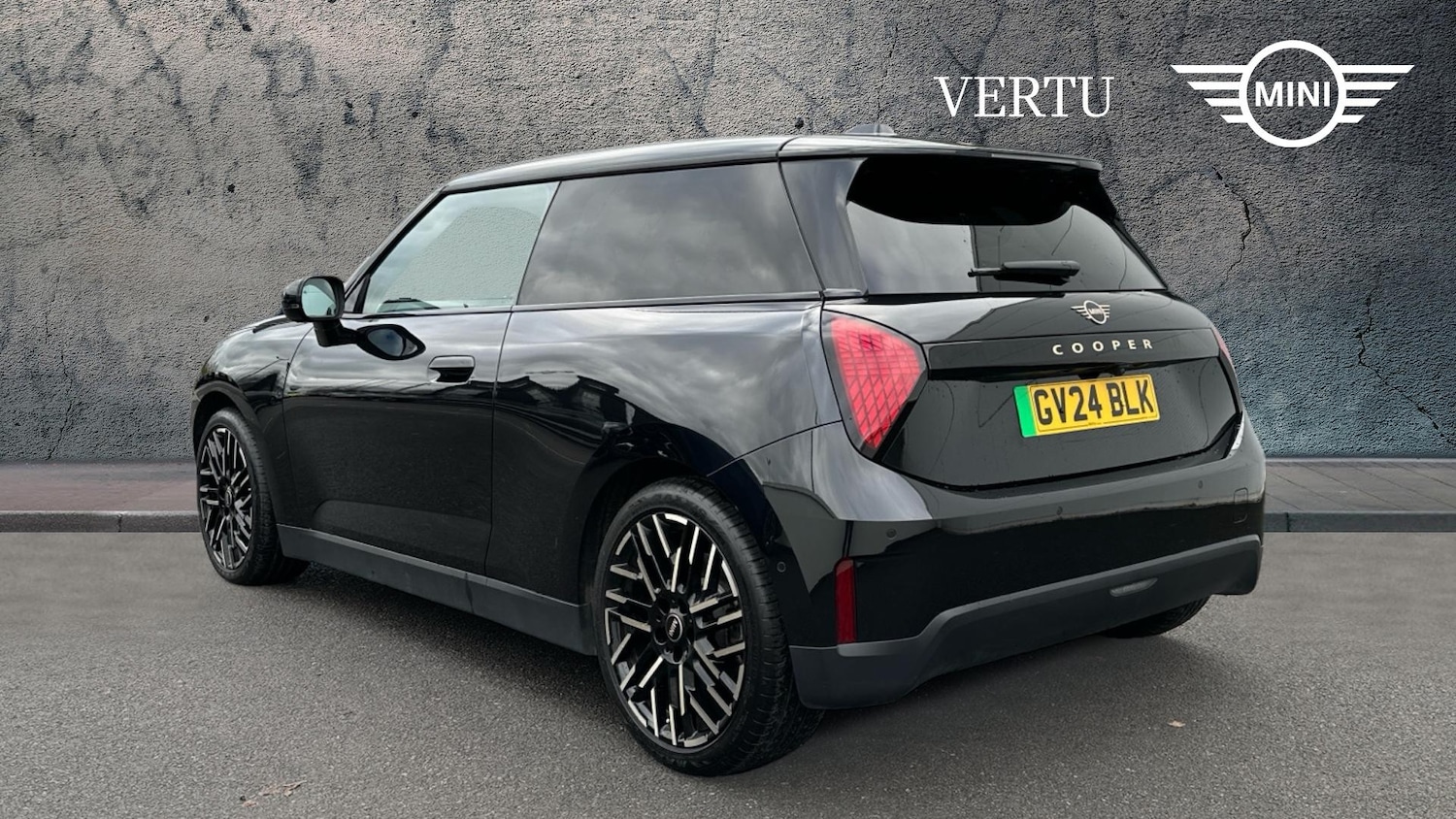 Used MINI Cooper 2024 for sale - 76692663: Photo 2