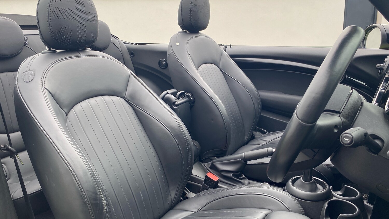 Used MINI Convertible 2022 for sale - 76230800: Photo 11