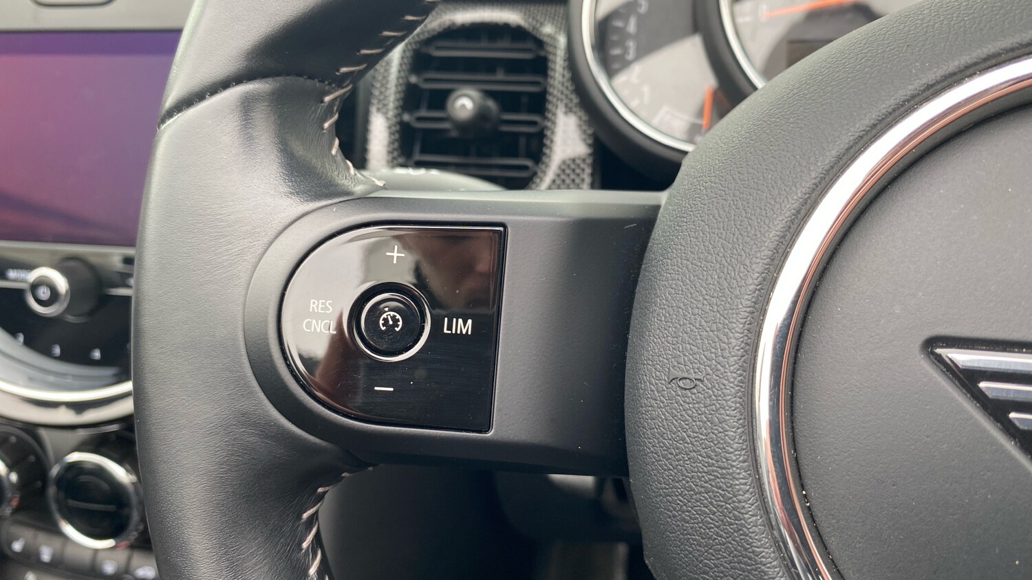 Used MINI Convertible 2022 for sale - 76230800: Photo 17