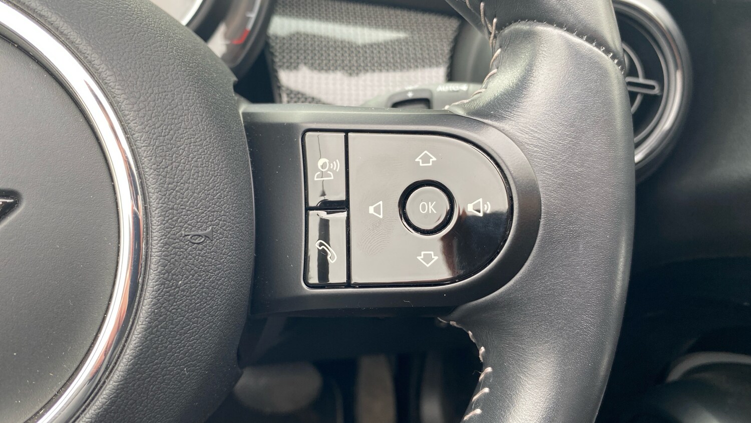 Used MINI Convertible 2022 for sale - 76230800: Photo 18