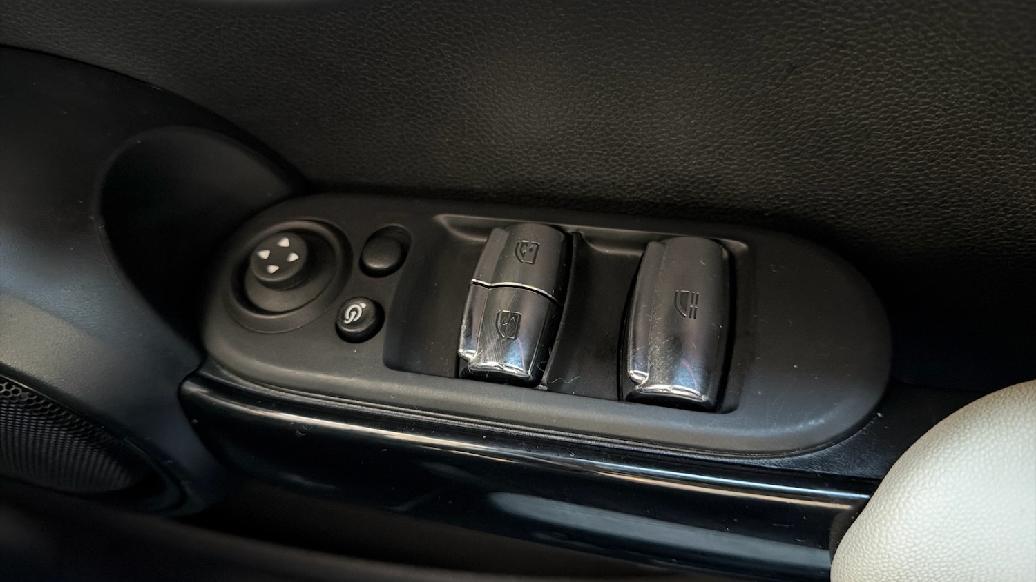 Used MINI Convertible 2023 for sale - 77247766: Photo 26