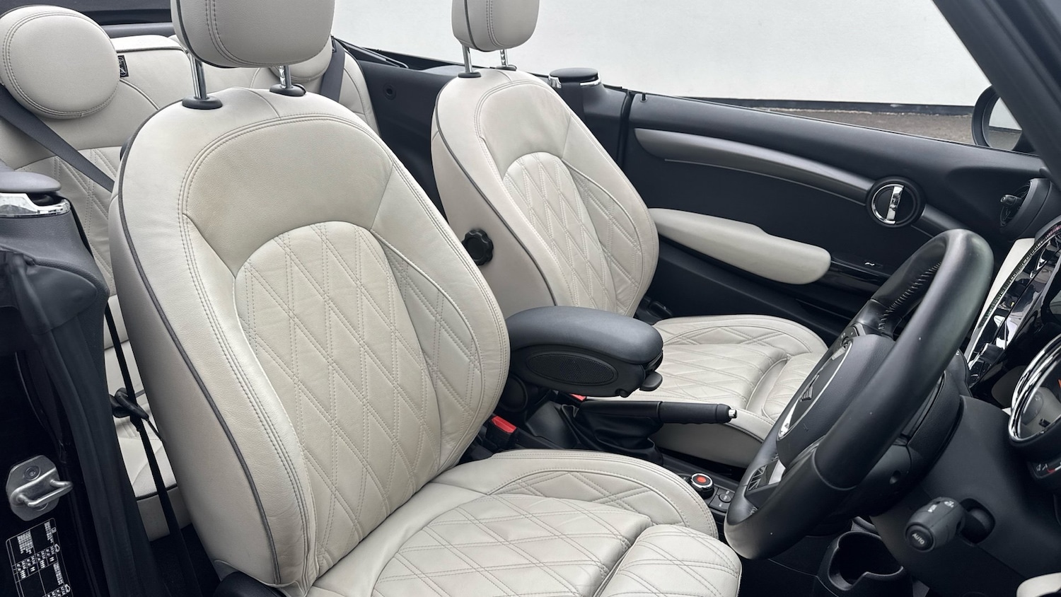 Used MINI Convertible 2021 for sale - 76455130: Photo 11