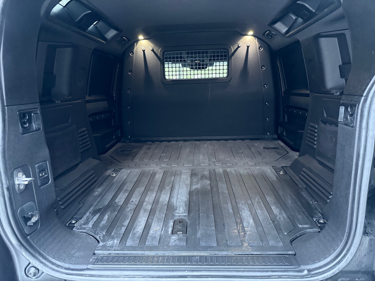 Used Land Rover Defender 2022 for sale - 77113341: Photo 13