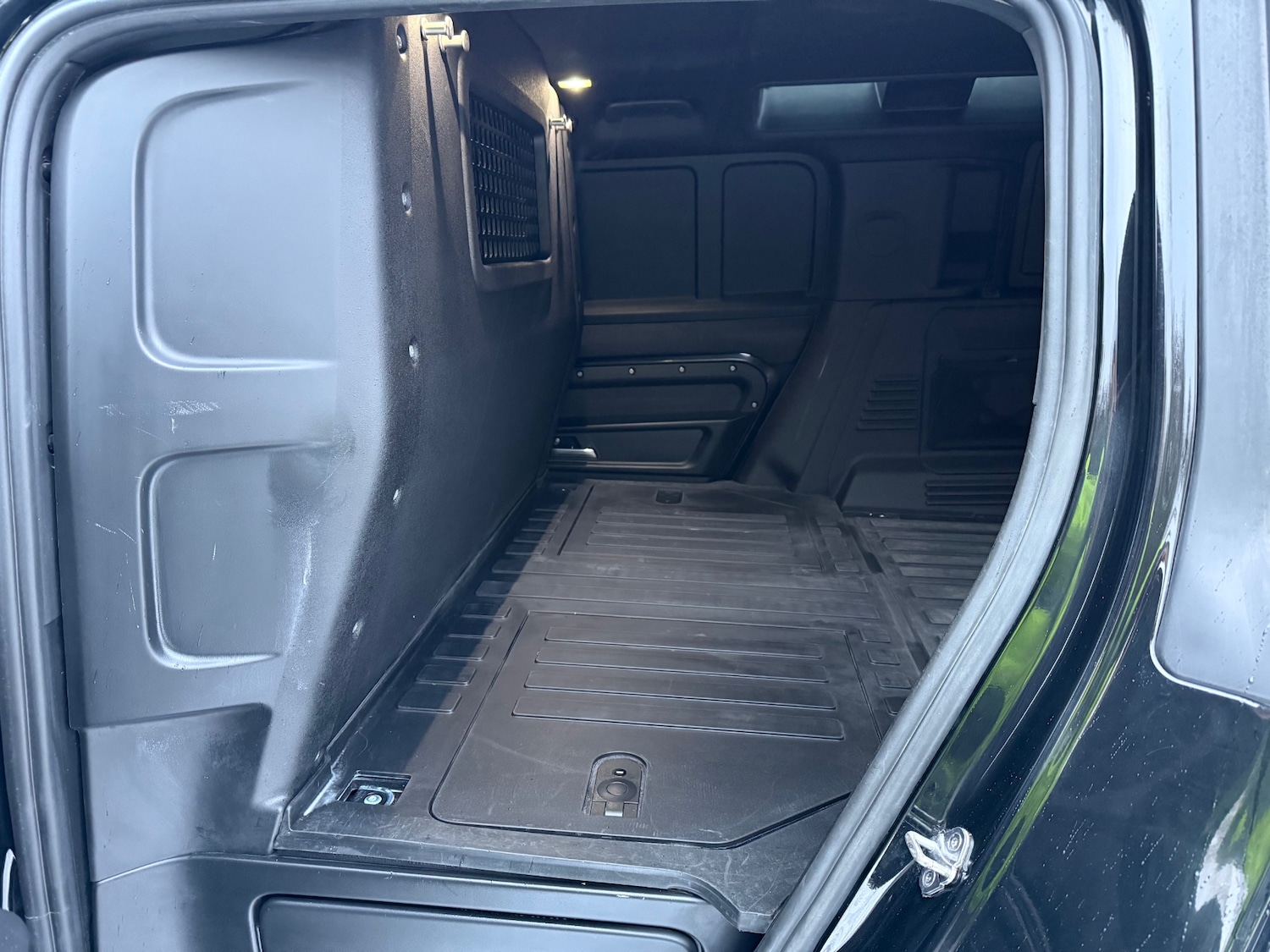 Used Land Rover Defender 2022 for sale - 77113341: Photo 15