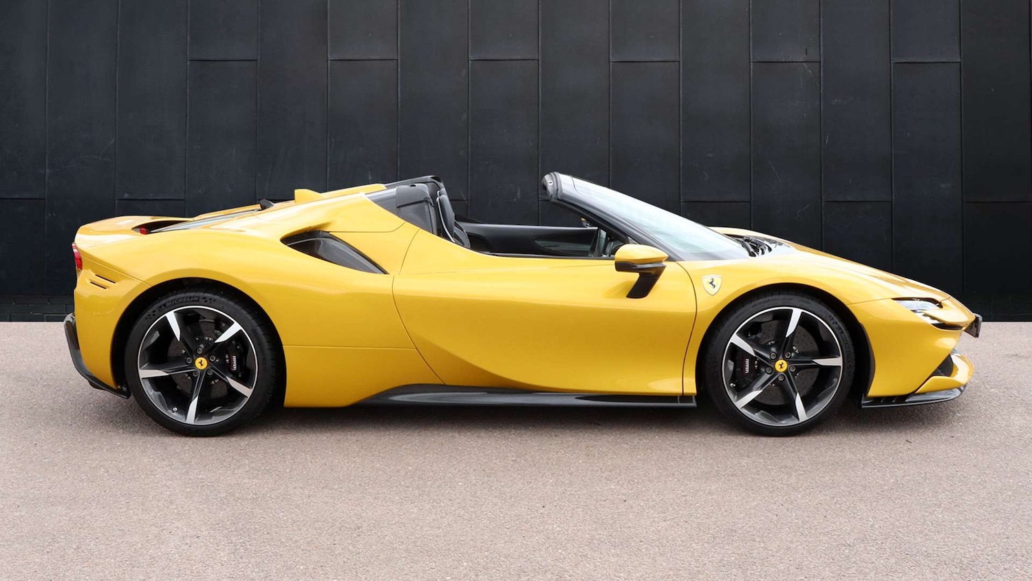 Used Ferrari SF90 Spider 2022 for sale - 77472764: Photo 11