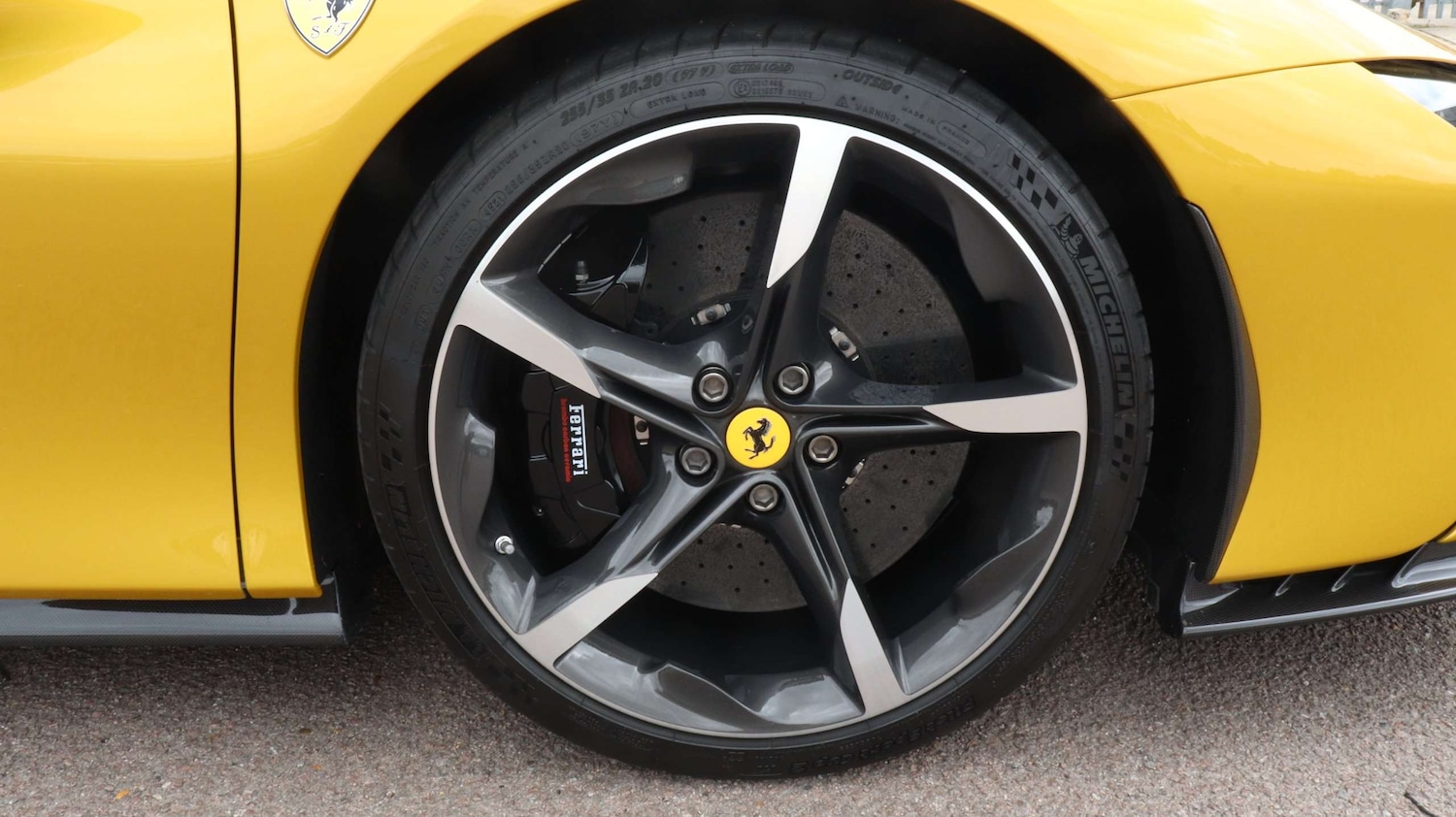 Used Ferrari SF90 Spider 2022 for sale - 77472764: Photo 13