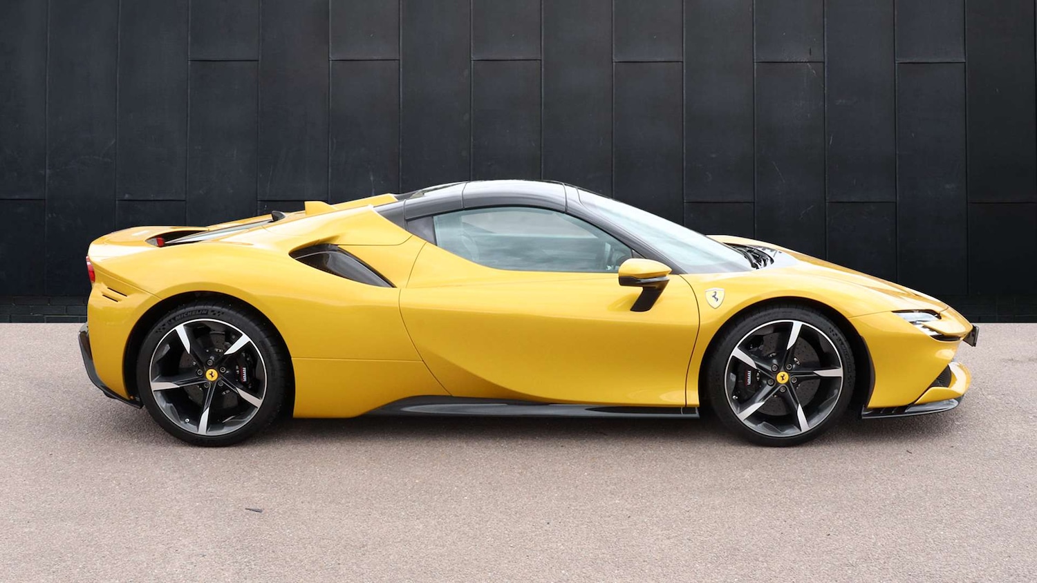 Used Ferrari SF90 Spider 2022 for sale - 77472764: Photo 2