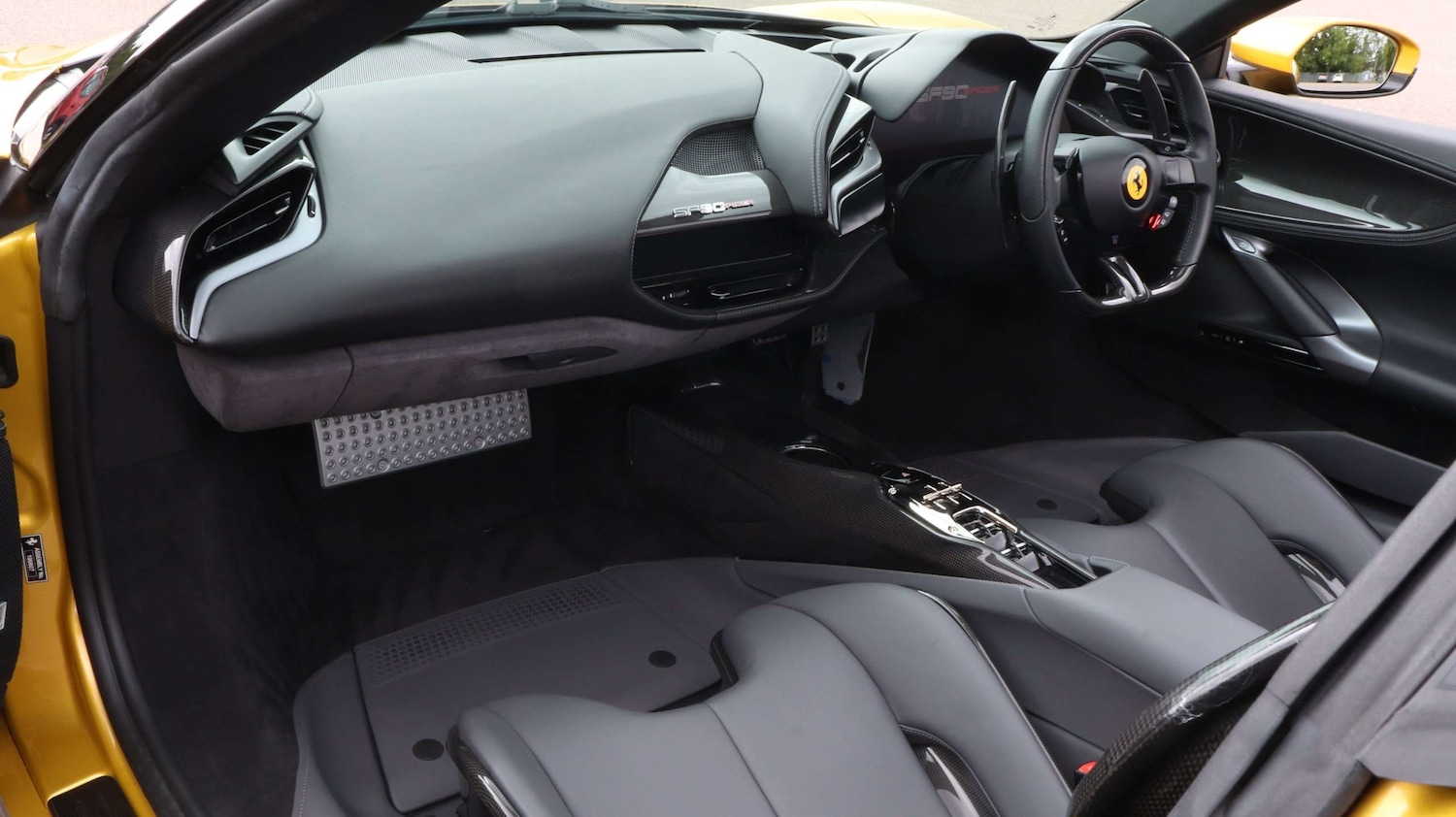 Used Ferrari SF90 Spider 2022 for sale - 77472764: Photo 25