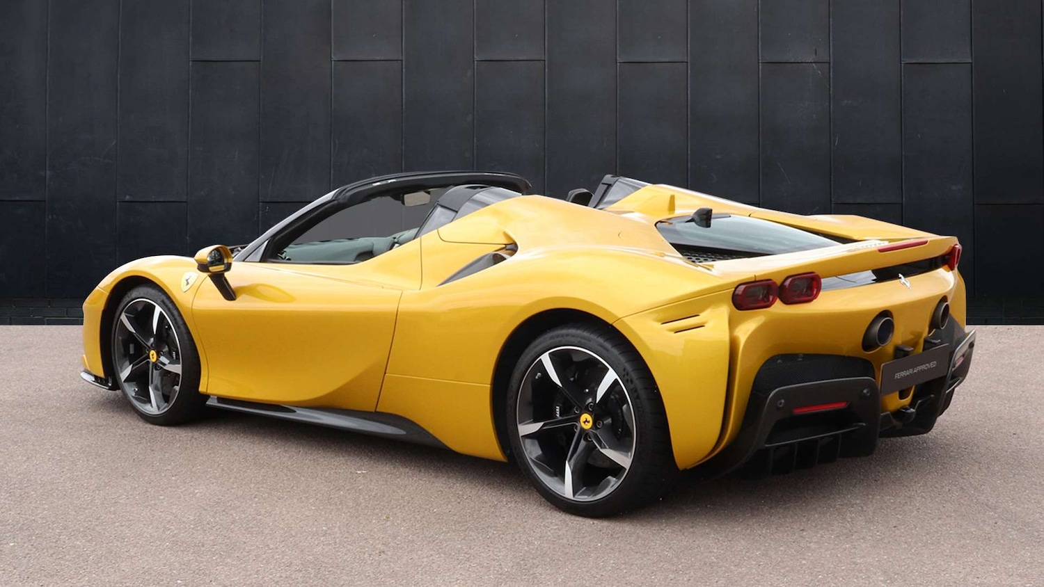 Used Ferrari SF90 Spider 2022 for sale - 77472764: Photo 8