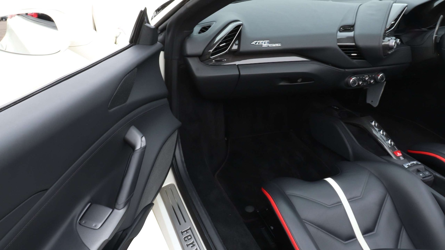 Used Ferrari 488 2018 for sale - 77514451: Photo 23