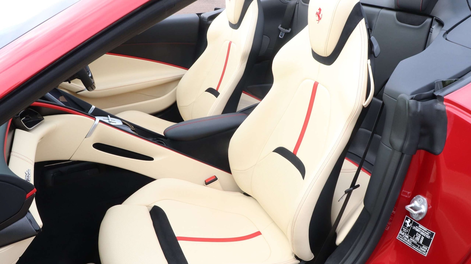 Used Ferrari Roma 2025 for sale - 75944582: Photo 13