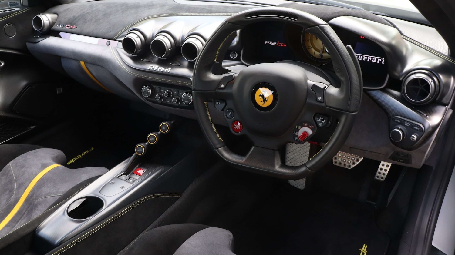 Used Ferrari F12 Berlinetta 2017 for sale - 77472742: Photo 11