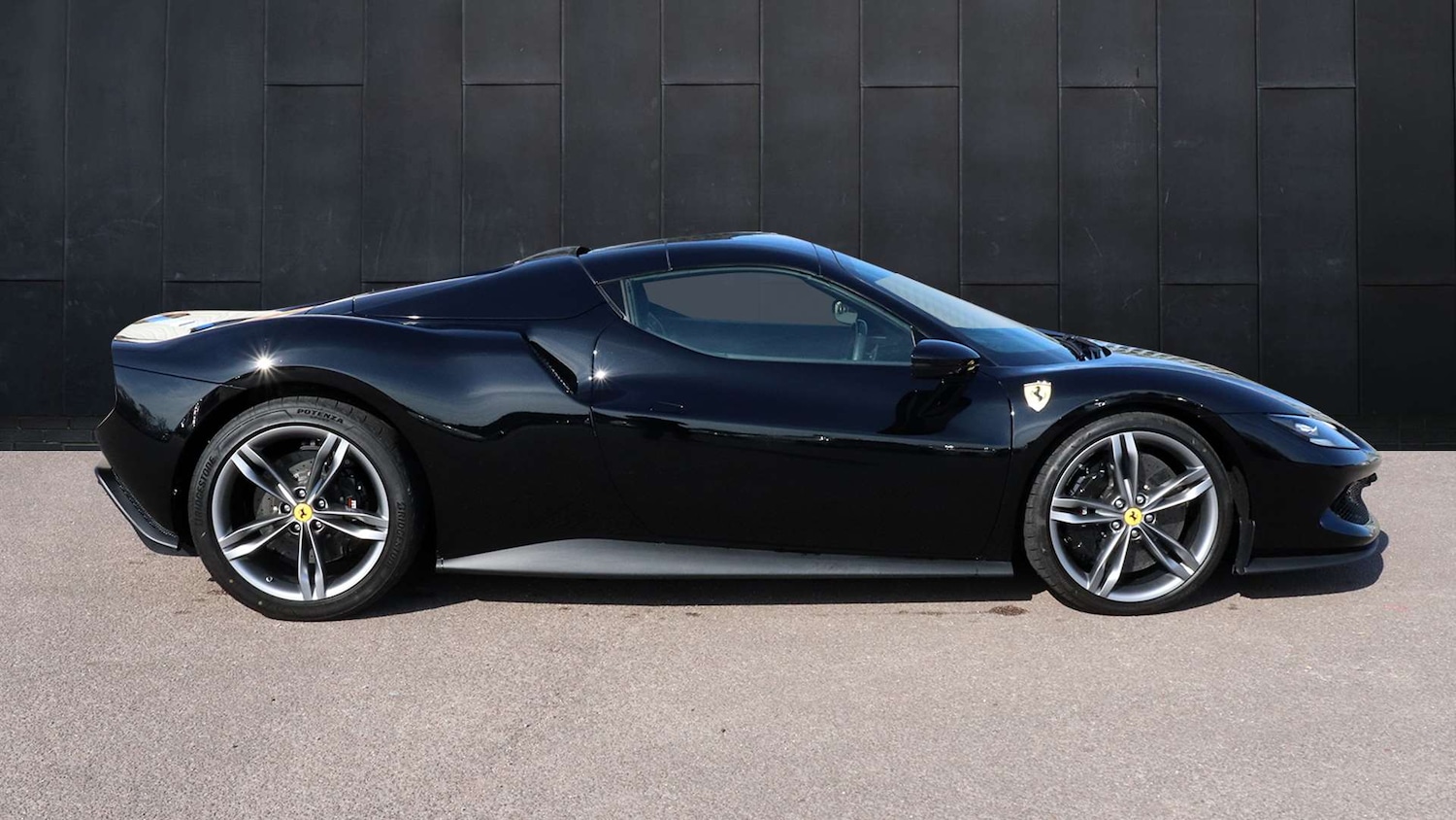 Used Ferrari 296 GTS 2023 for sale - 77500355: Photo 2