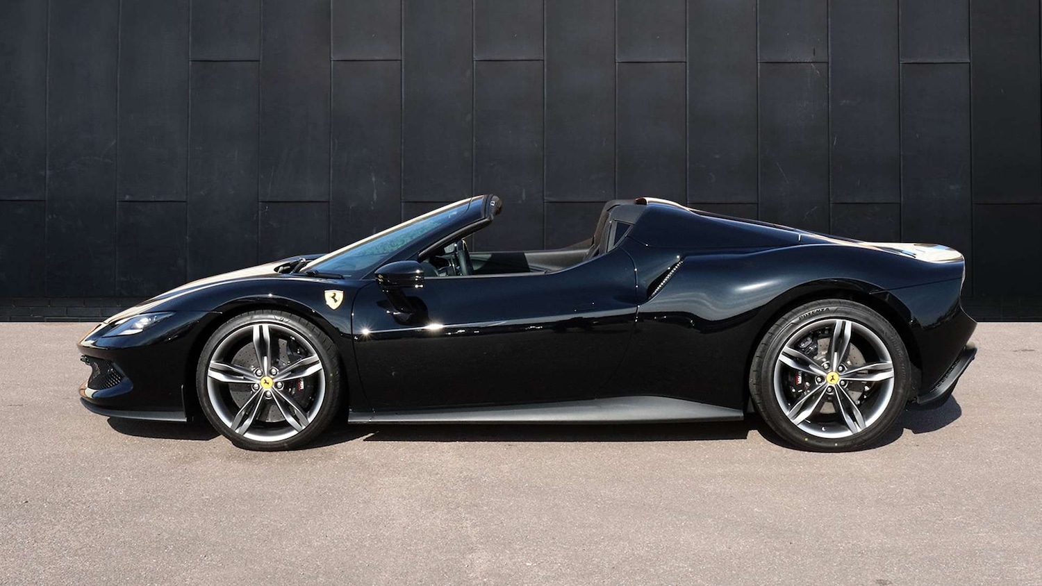 Used Ferrari 296 GTS 2023 for sale - 77500355: Photo 5