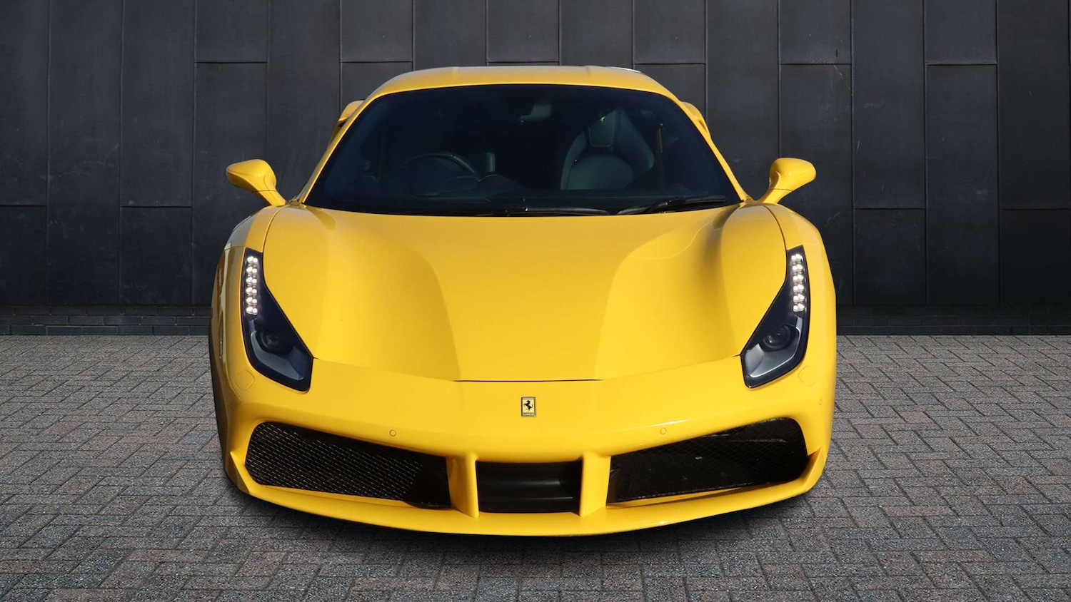 Used Ferrari 488 2017 for sale - 77885836: Photo 2