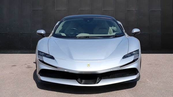 Used Ferrari SF90 Stradale 2021 for sale - 74575946: Photo 2