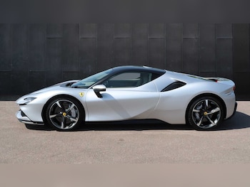 Used Ferrari SF90 Stradale 2021 for sale - 74575946: Photo