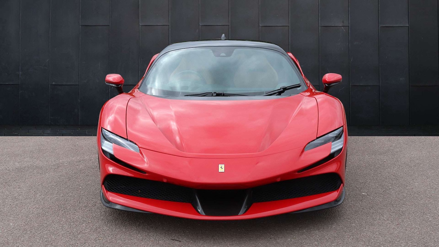 Used Ferrari SF90 Stradale 2021 for sale - 77472460: Photo 2