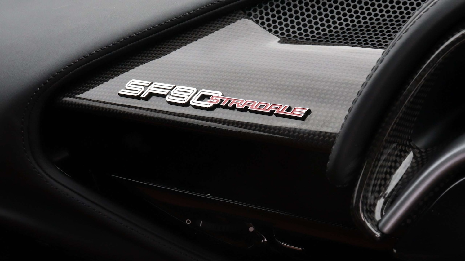Used Ferrari SF90 Stradale 2021 for sale - 77472460: Photo 21