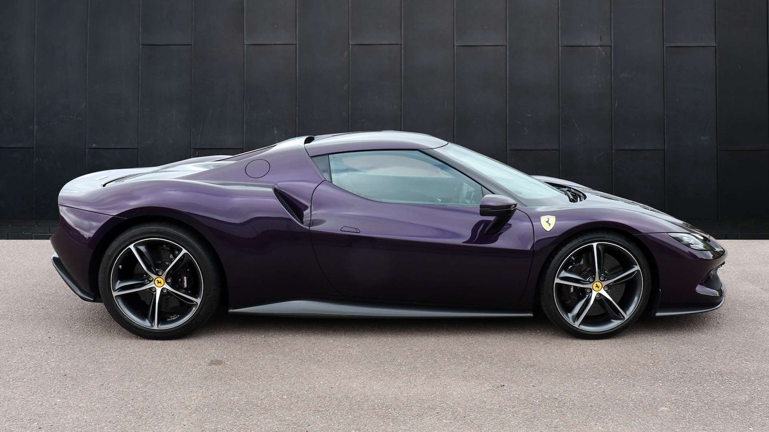 Used Ferrari 296 GTB 2023 for sale - 75846135: Photo 8