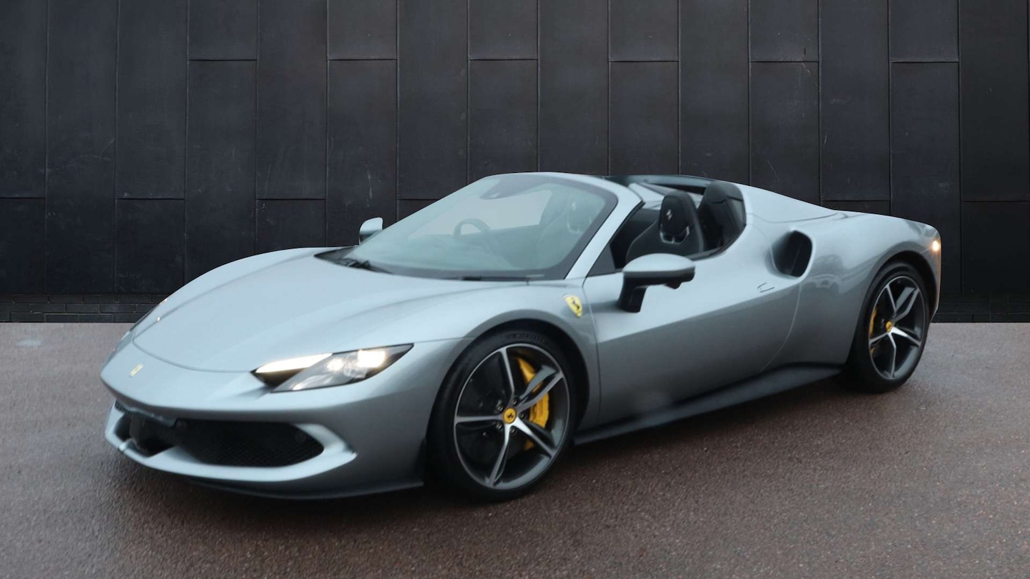 Used Ferrari 296 GTS 2024 for sale - 77458495: Photo 3