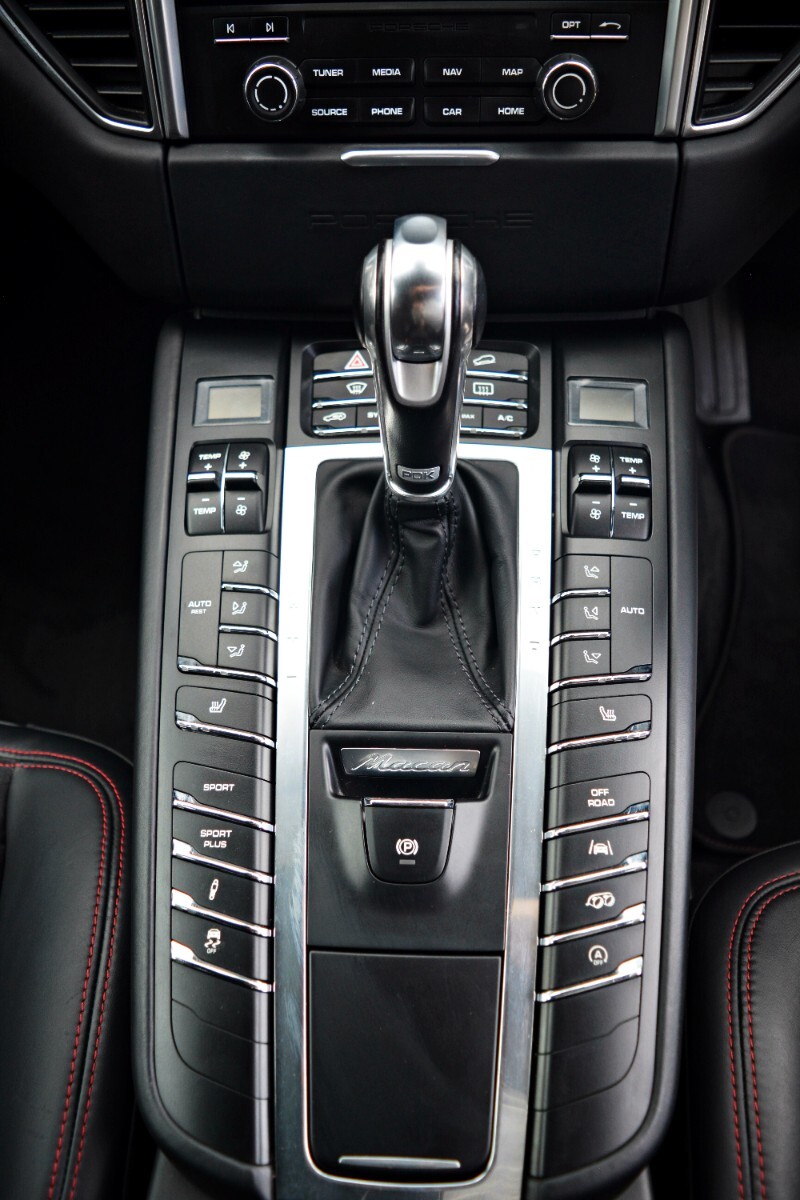 2016 Porsche Macan GTS PDK Estate Petrol Manual - Picture 16 of 21