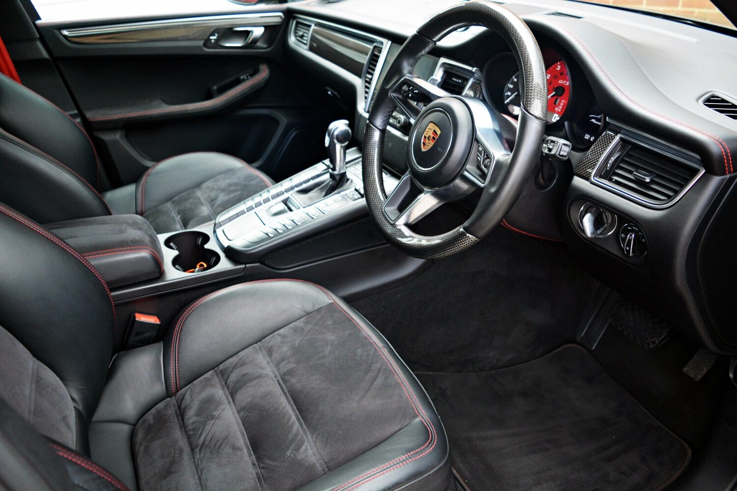 2016 Porsche Macan GTS PDK Estate Petrol Manual - Picture 18 of 21
