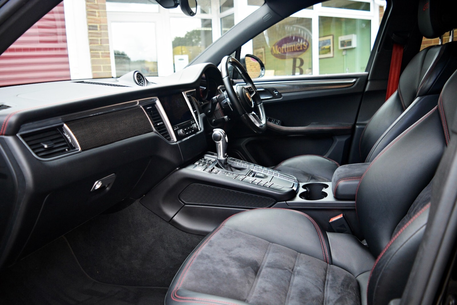 2016 Porsche Macan GTS PDK Estate Petrol Manual - Picture 4 of 21