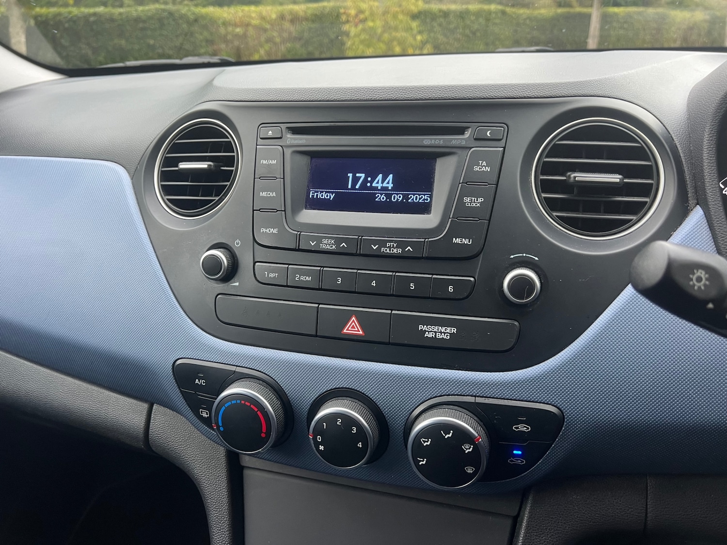 Used Hyundai i10 2015 for sale - 76114394: Photo 9