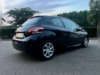 Used Peugeot 208 2015 for sale - 75474454: Photo