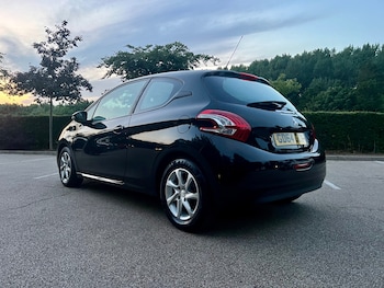 Used Peugeot 208 2015 for sale - 75474454: Photo