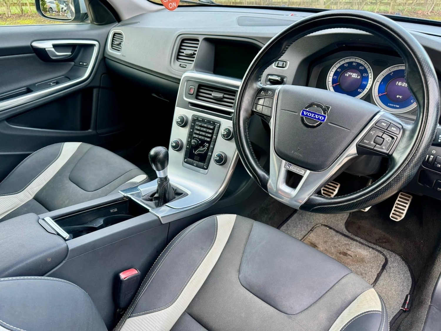 Used Volvo V60 2012 for sale - 77522389: Photo 7