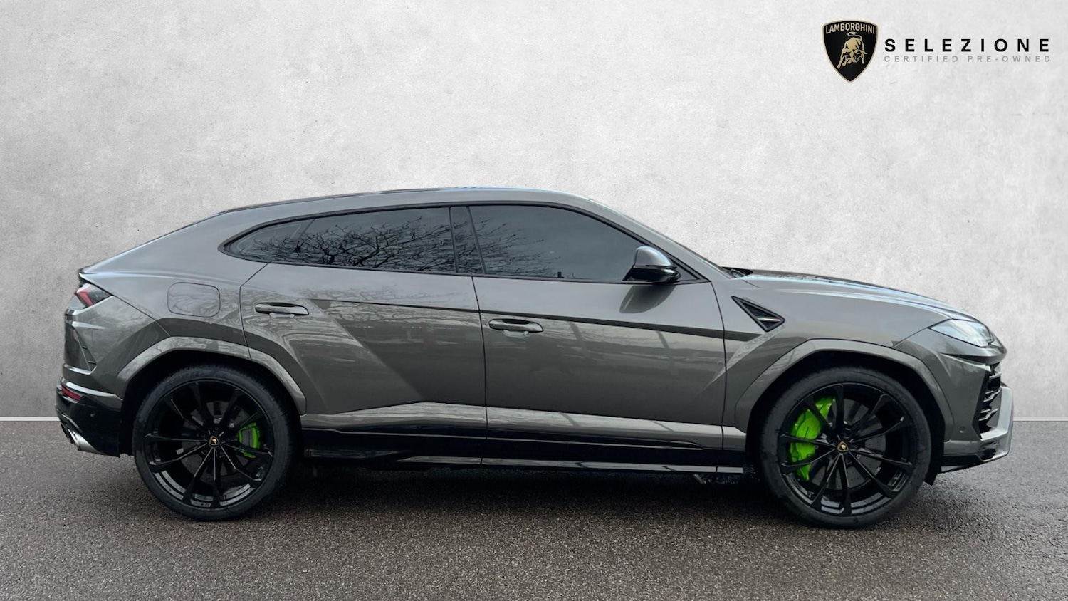Used Lamborghini Urus 2021 for sale - 77277125: Photo 2