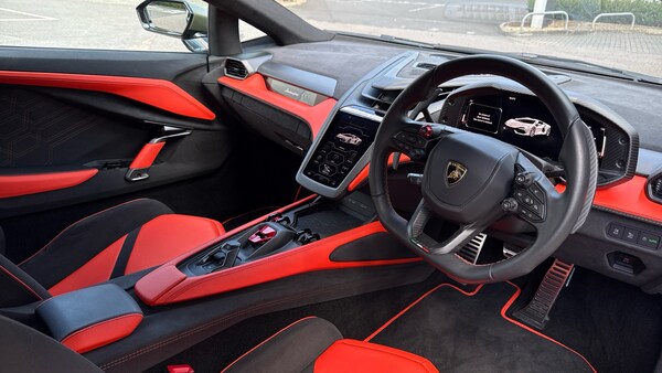 Used Lamborghini Revuelto 2024 for sale - 75309136: Photo 6