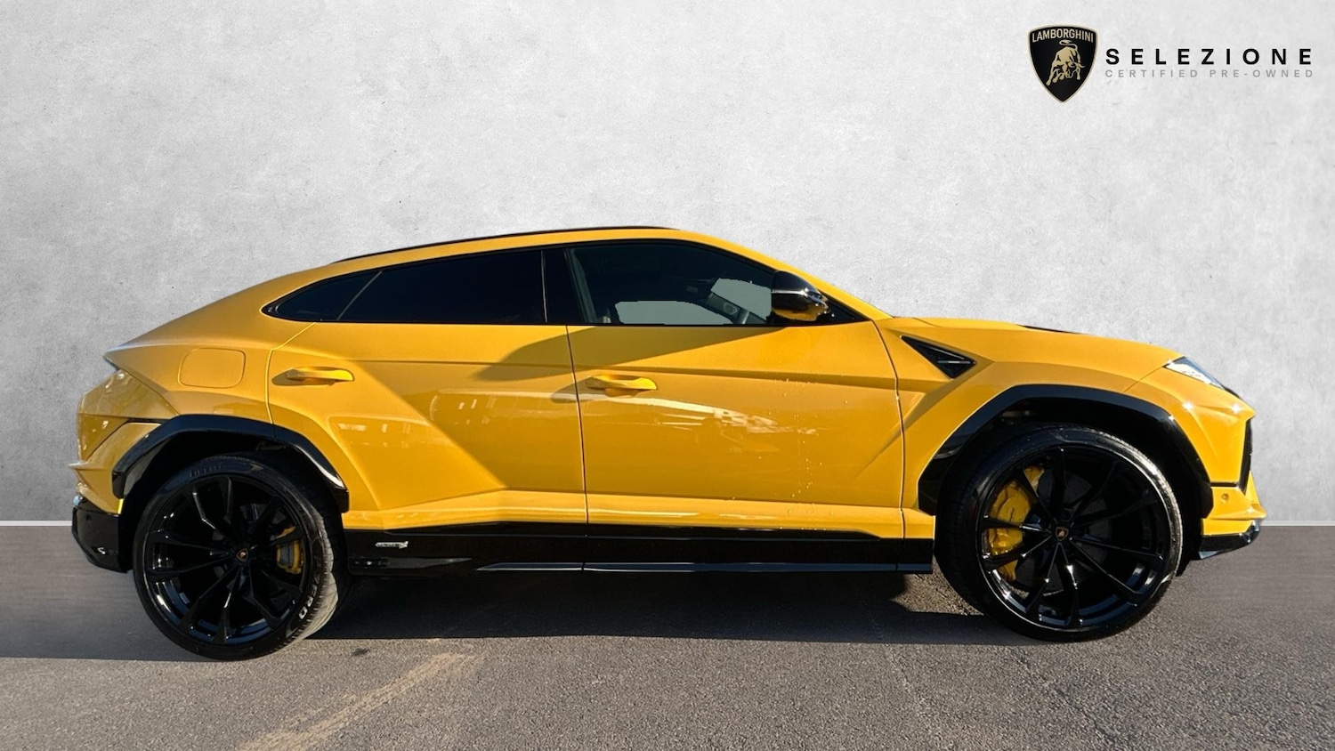 Used Lamborghini Urus 2023 for sale - 77937764: Photo 2