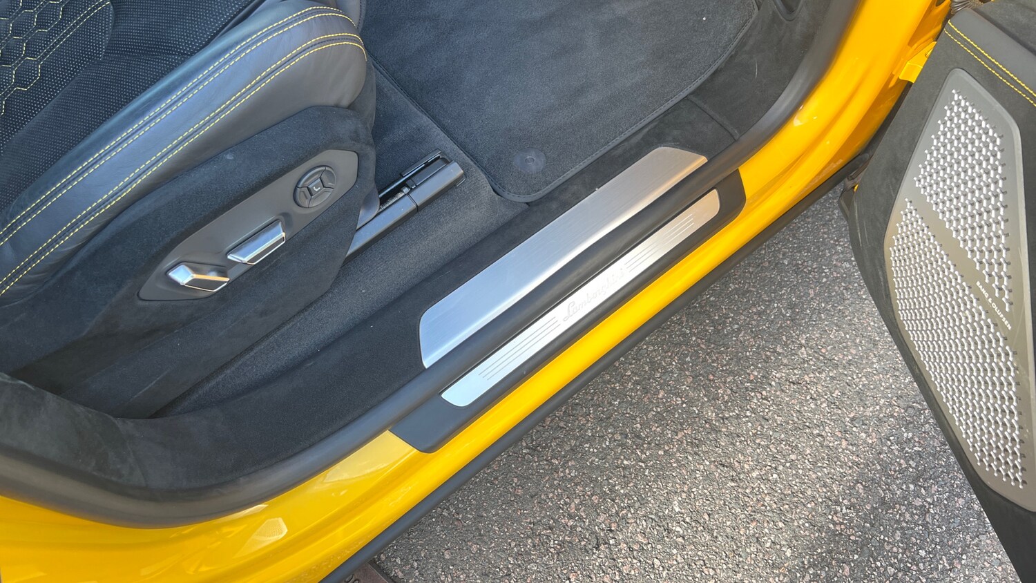 Used Lamborghini Urus 2023 for sale - 76547557: Photo 15